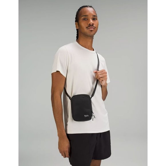 Lululemon Easy Access Crossbody Bag 1.5L Black - Picture 12 of 16